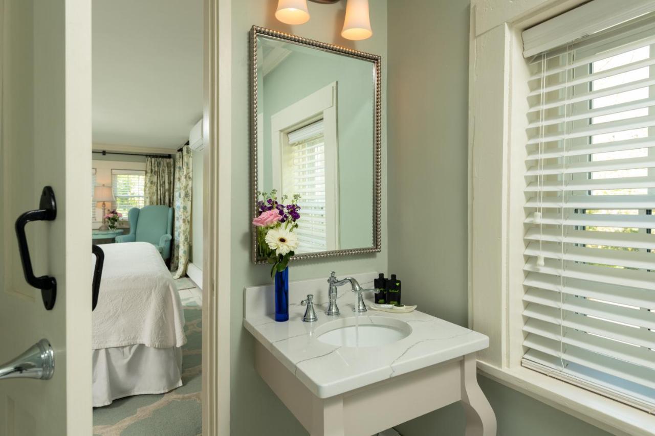 The Inn At Yarmouth Port Экстерьер фото